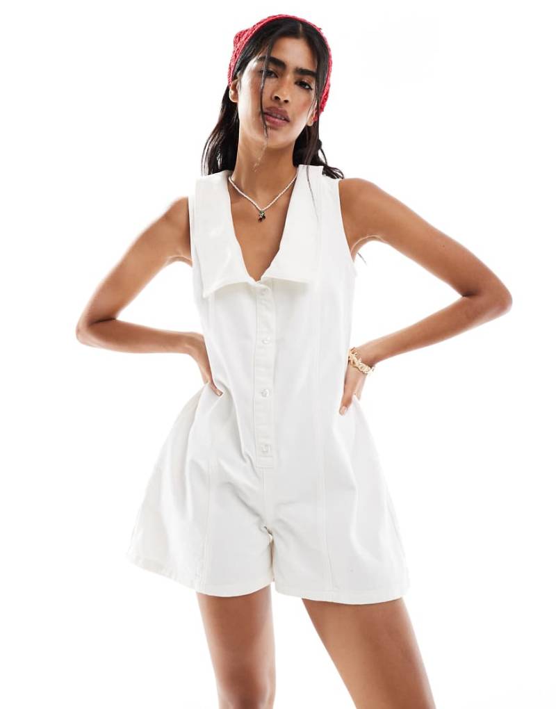 Miss Selfridge - Jeans-Playsuit mit Matrosen-Design in Ecru-farbener Waschung-Weiß von Miss Selfridge