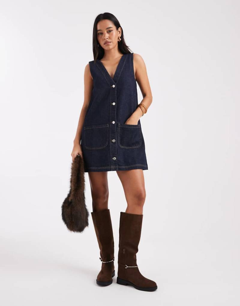 Miss Selfridge - Jeans-Schürzenkleid in Indigoblau-Marineblau von Miss Selfridge