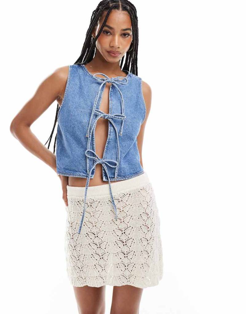 Miss Selfridge - Jeans-Weste in mittlerer Waschung mit Schnürung vorne-Blau von Miss Selfridge