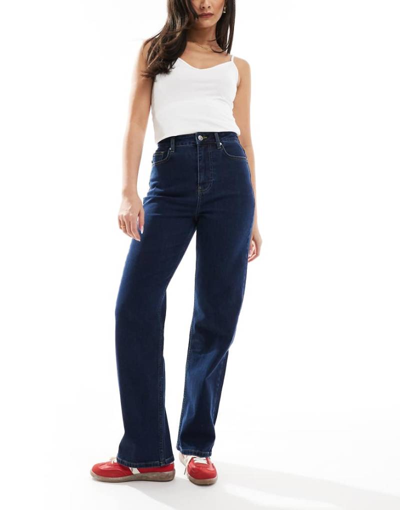 Miss Selfridge - Jeans in Indigoblau mit geradem Schnitt von Miss Selfridge