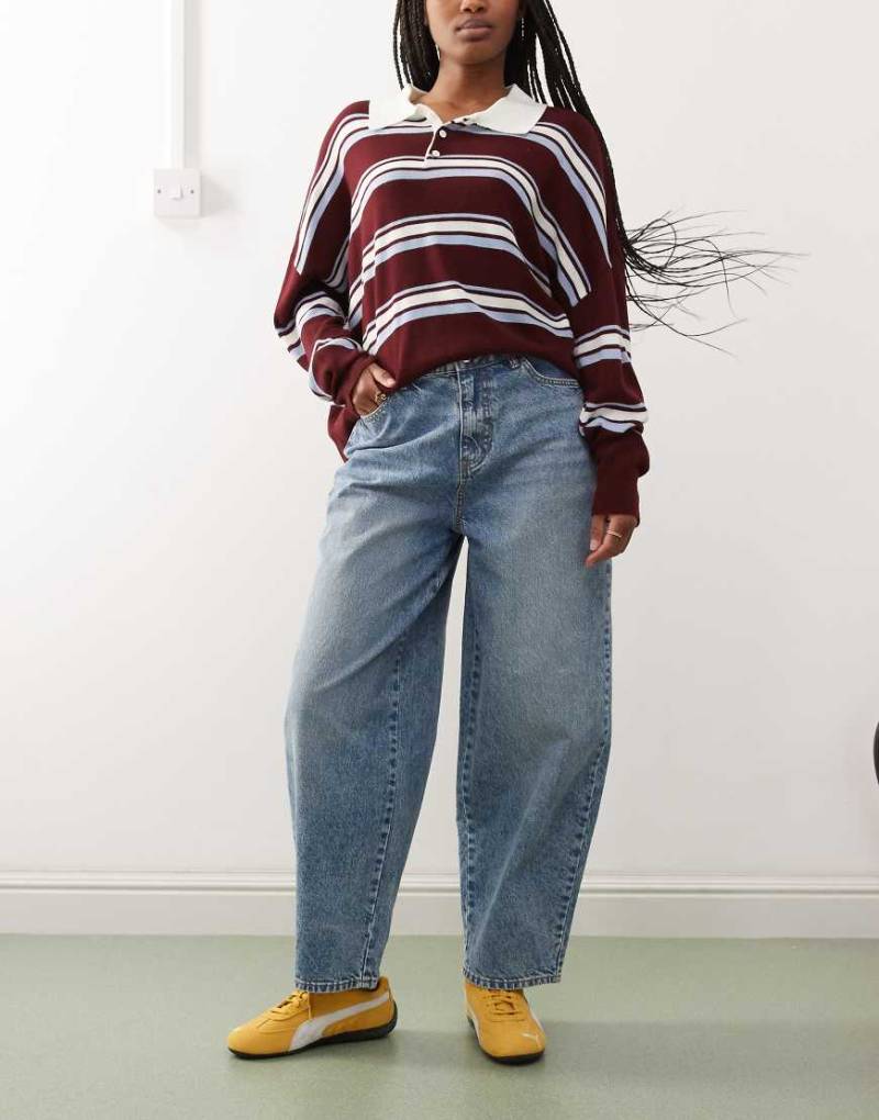 Miss Selfridge - Jeans in hellblauer Waschung mit abgerundetem Beinschnitt von Miss Selfridge