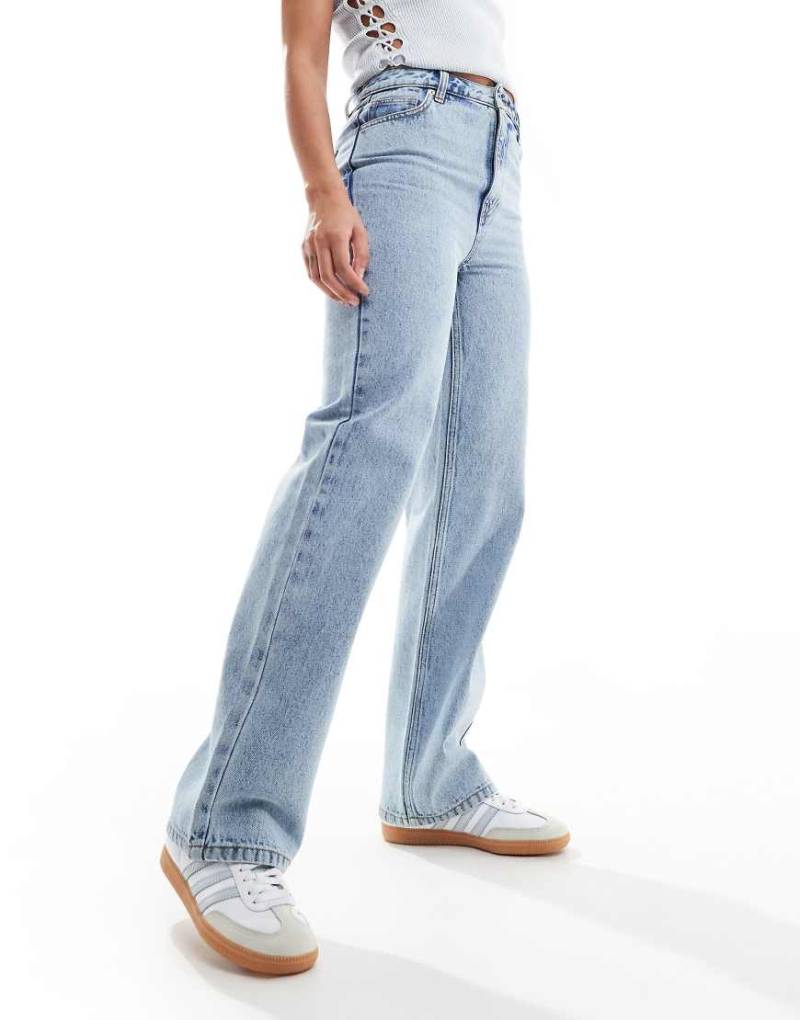 Miss Selfridge - Jeans in heller Bleach-Waschung mit geradem Schnitt-Blau von Miss Selfridge