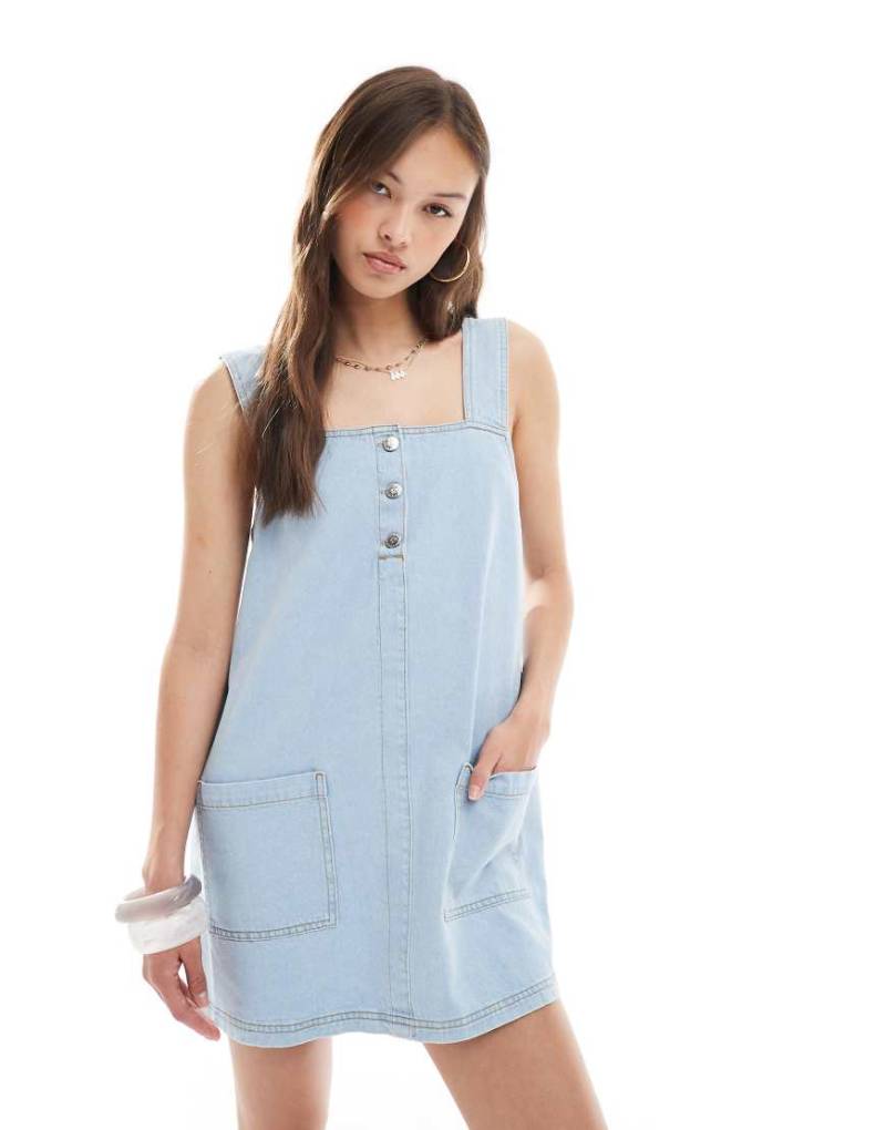 Miss Selfridge - Jeanskleid im Babydoll-Stil in ausgeblichener Waschung mit Knopfleiste-Keine Farbe von Miss Selfridge