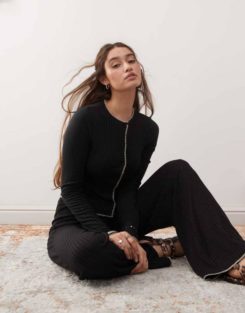 Miss Selfridge - Jersey-Strickjacke in Schwarz mit Langettenstich-Braun von Miss Selfridge
