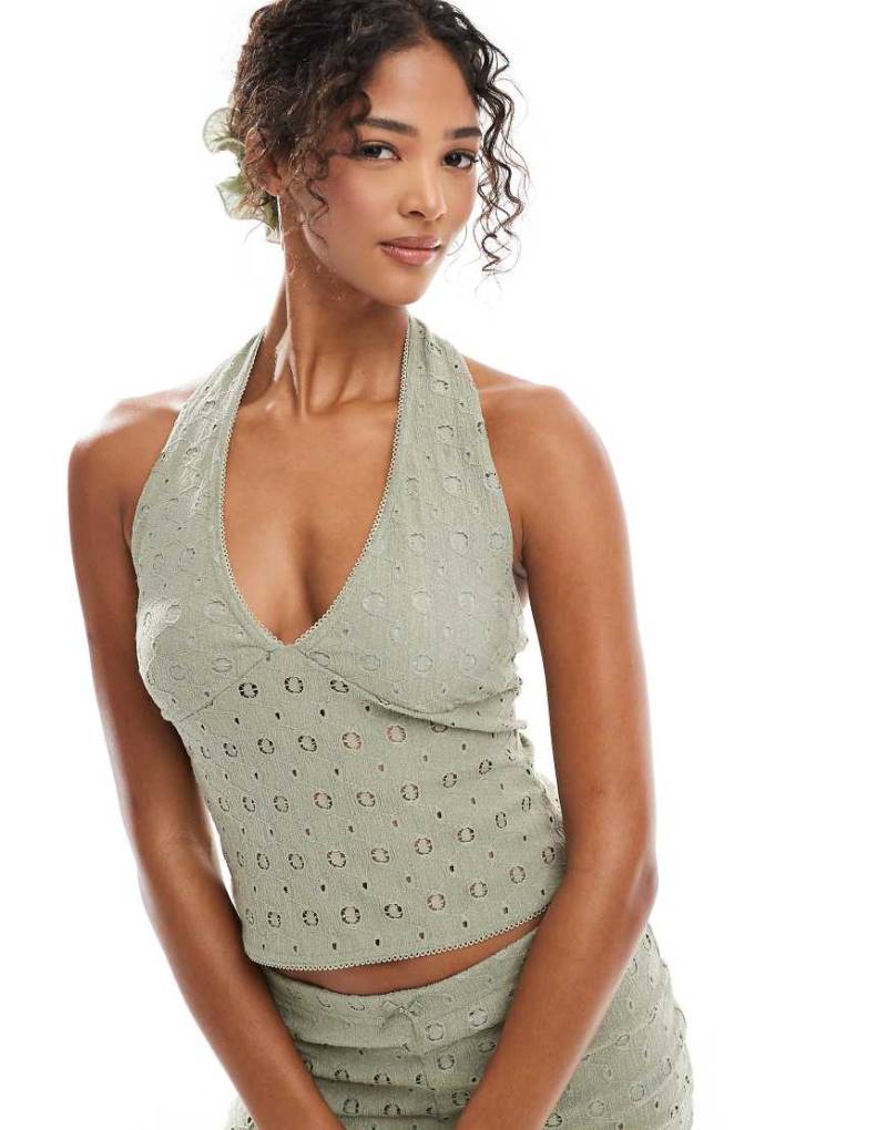 Miss Selfridge - Jersey-Top in khakigrüner Häkeloptik mit V-Ausschnitt, Kombiteil von Miss Selfridge