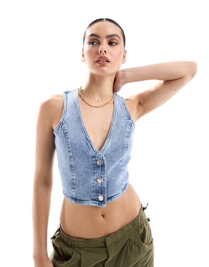 Miss Selfridge - Kurz geschnittene Weste in blauer Waschung von Miss Selfridge