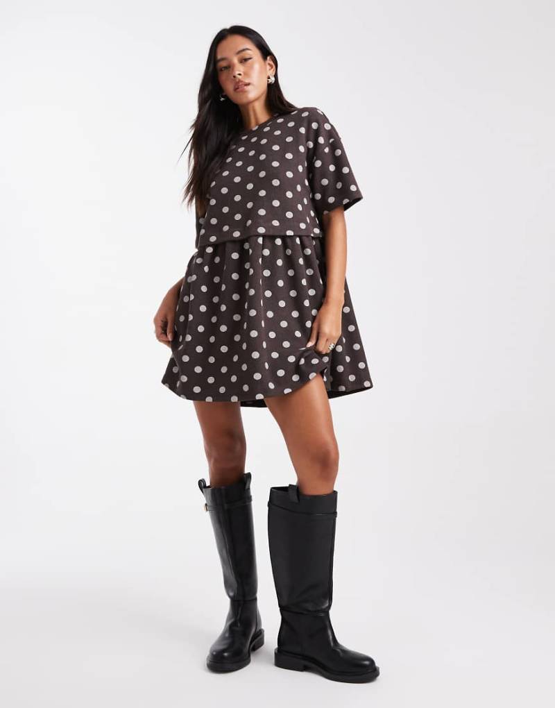 Miss Selfridge - Kurzärmliges, mehrlagiges Hängerkleid mit Polka Dots in Schokobraun-Bunt von Miss Selfridge