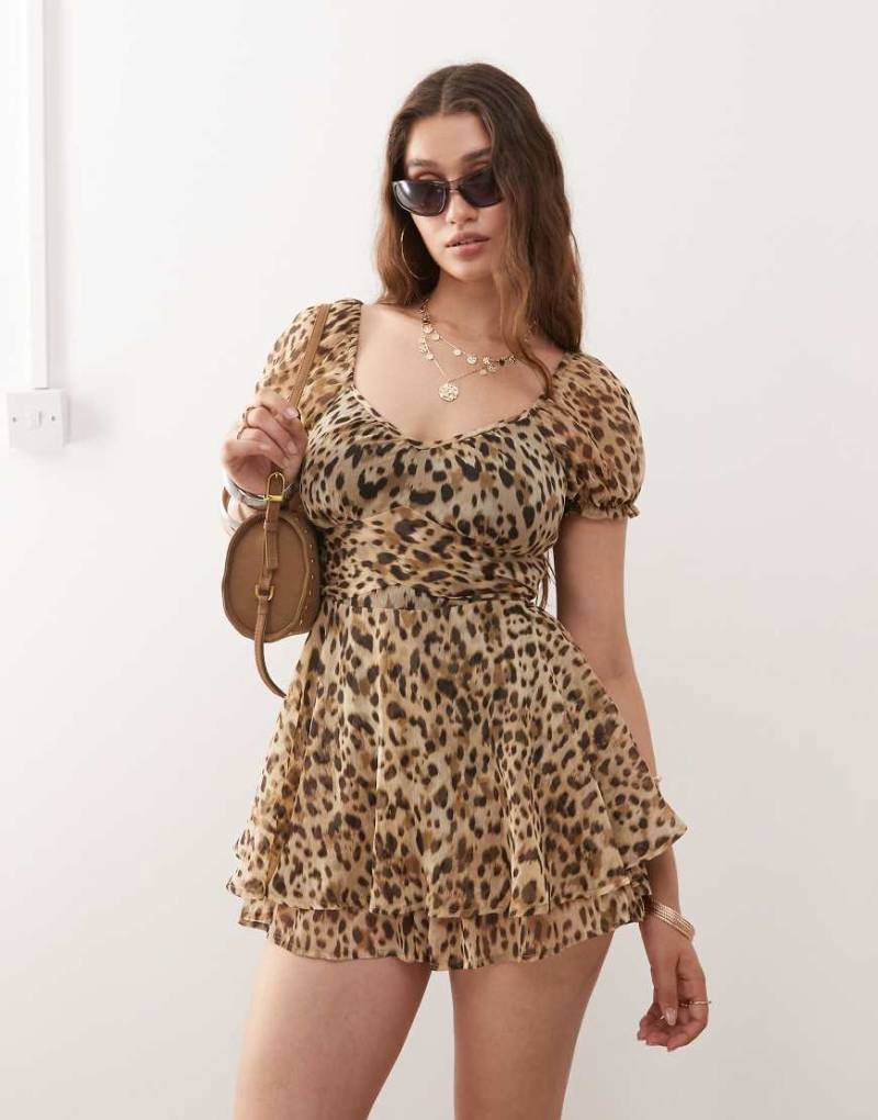 Miss Selfridge - Kurzer Playsuit aus Chiffon mit Rüschenstufen und Animalprint-Bunt von Miss Selfridge