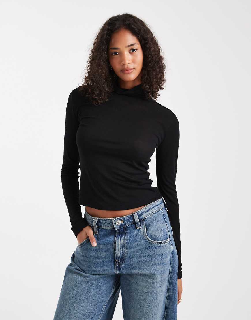 Miss Selfridge - Langärmliges Feinstrick-Oberteil in Schwarz mit engem Kragen von Miss Selfridge