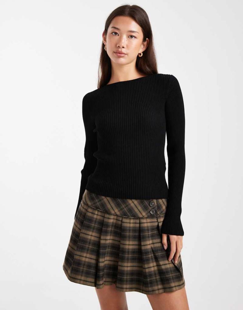 Miss Selfridge - Langärmliges Oberteil aus Rippstrick in Schwarz mit U-Boot-Ausschnitt von Miss Selfridge