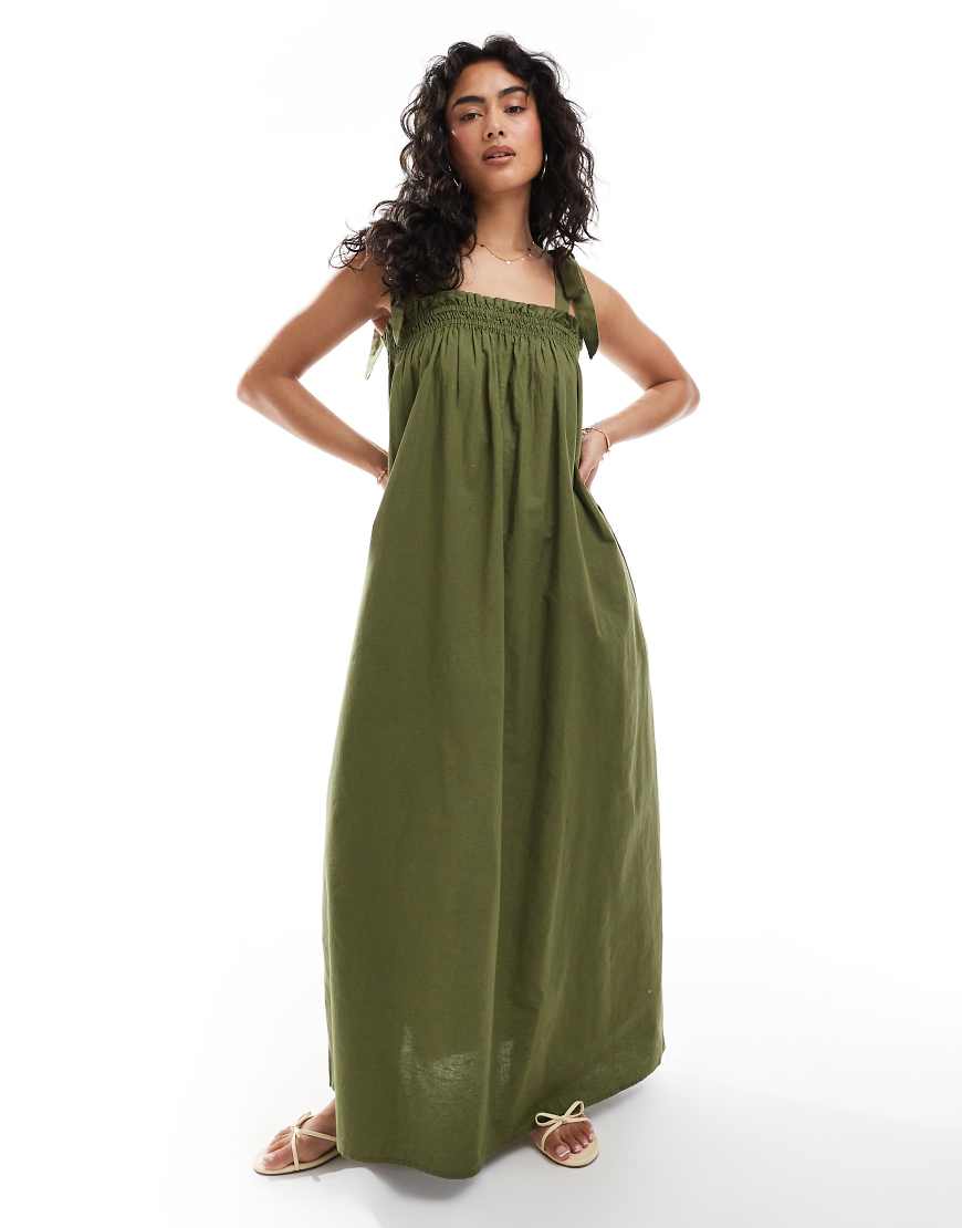 Miss Selfridge - Langes Hängerkleid aus Popeline in Olivgrün mit Trägern von Miss Selfridge