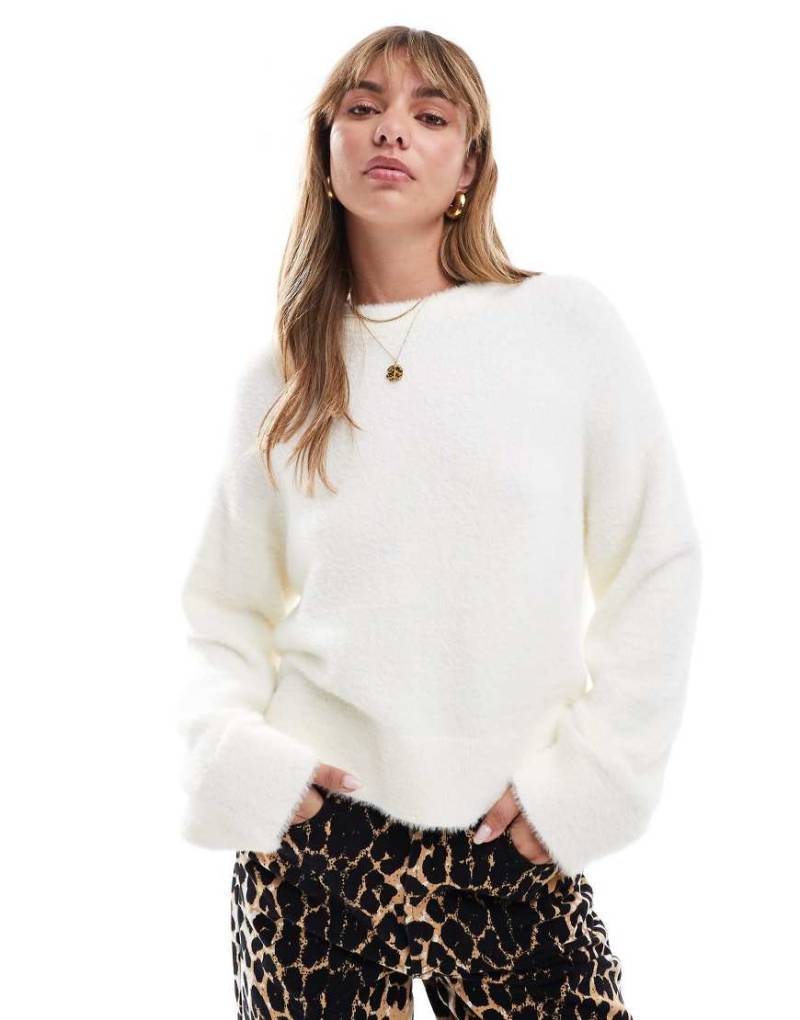 Miss Selfridge - Lash - Oversize-Pullover in Cremeweiß Miss Selfridge - Lash - Oversize-Pullover in Cremeweiß von Miss Selfridge