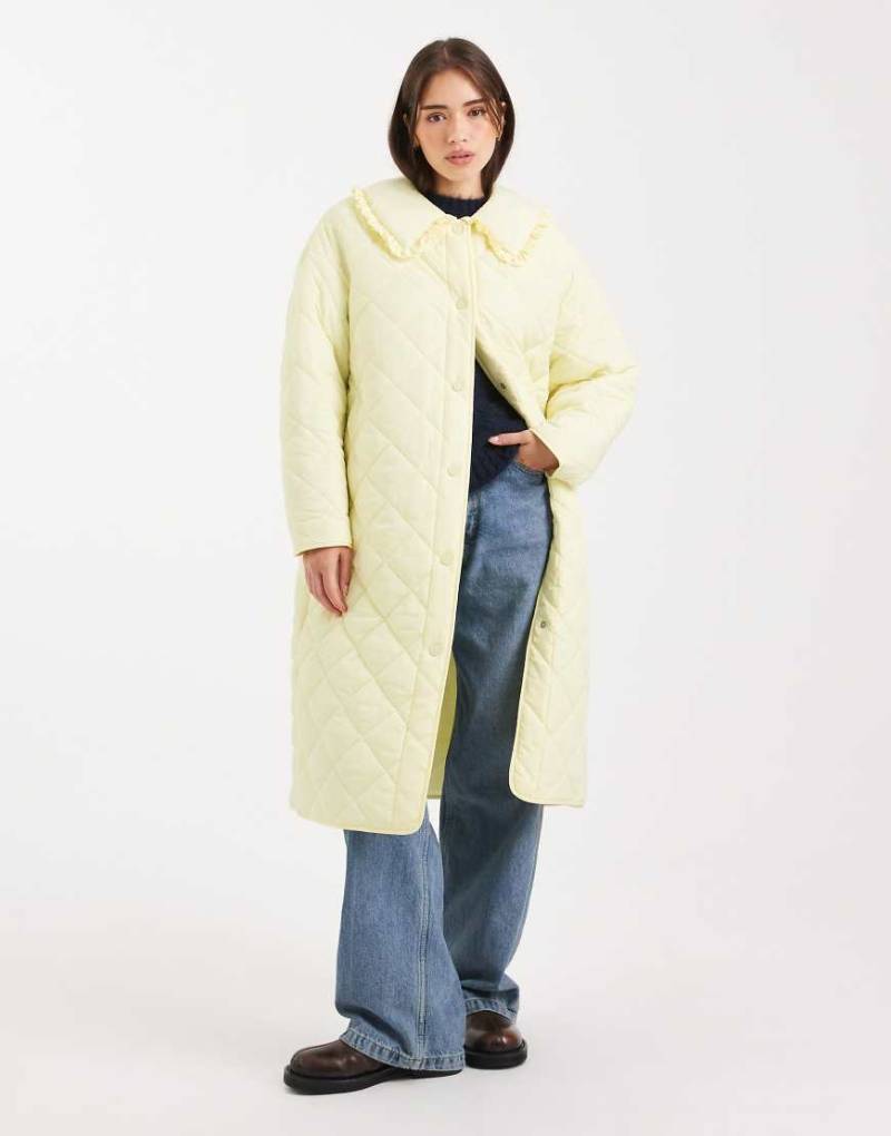 Miss Selfridge - Leichter Maxi-Steppmantel in Buttermilchgelb von Miss Selfridge