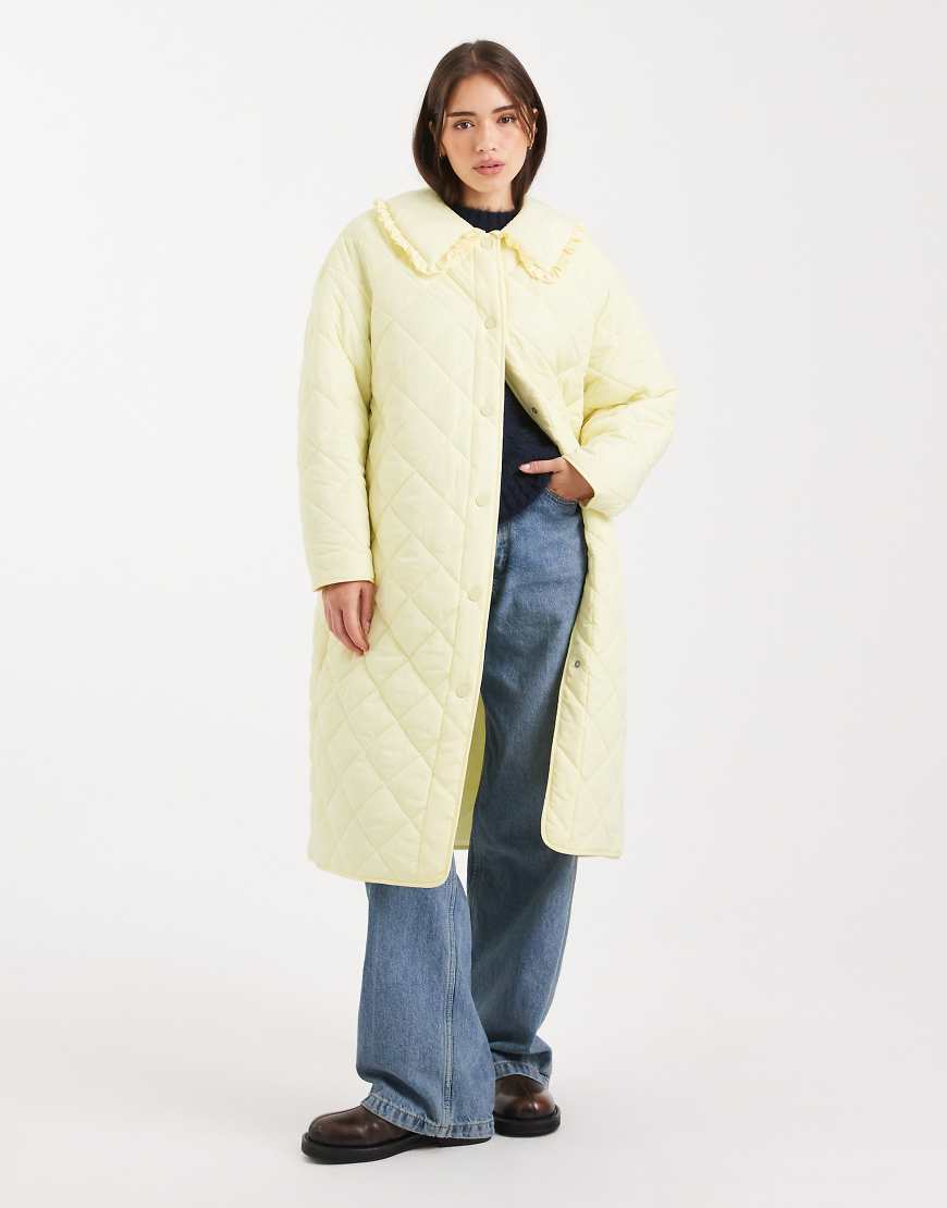 Miss Selfridge - Leichter Maxi-Steppmantel in Buttermilchgelb von Miss Selfridge
