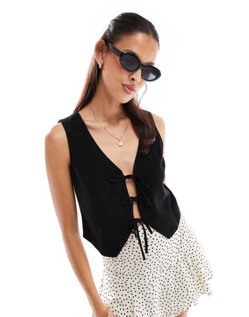 Miss Selfridge - Leinenmix-Weste in Schwarz mit gebundener Vorderseite von Miss Selfridge