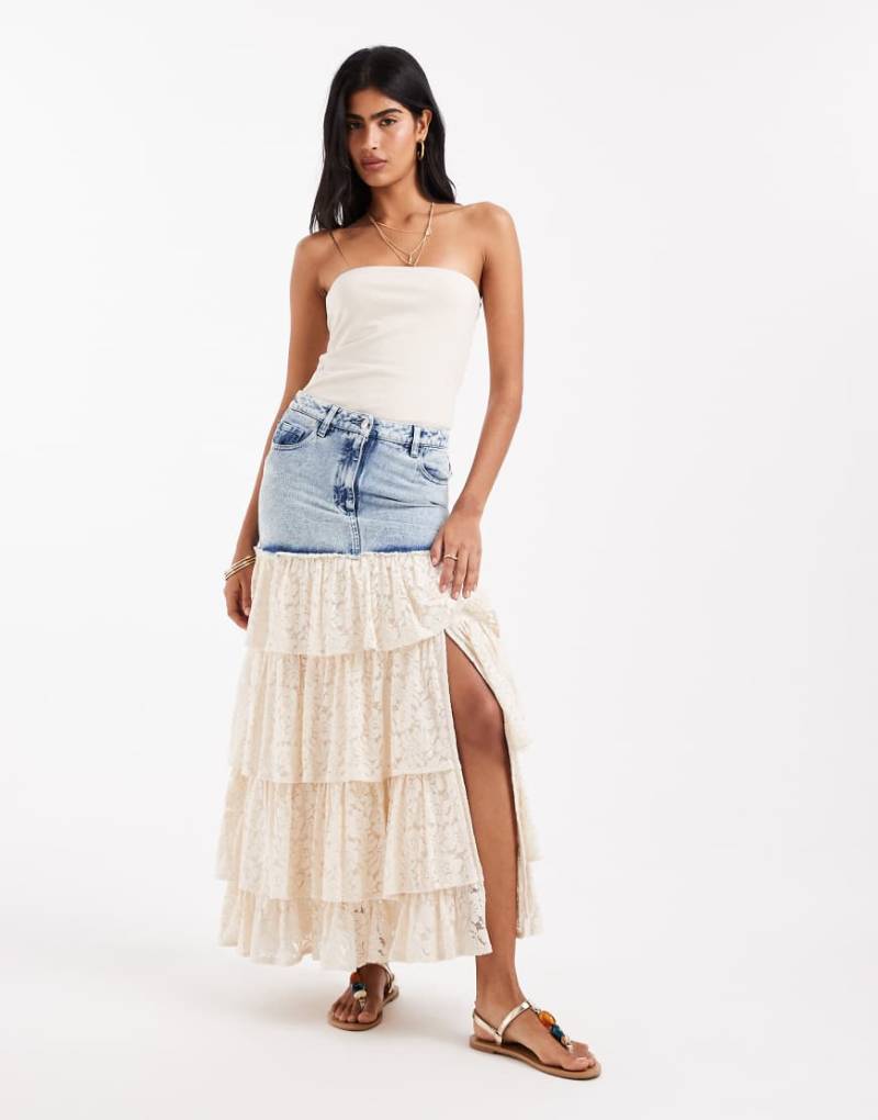 Miss Selfridge - Maxi-Jeansrock in verwaschenem Mittelblau mit kontrastierender Spitze von Miss Selfridge