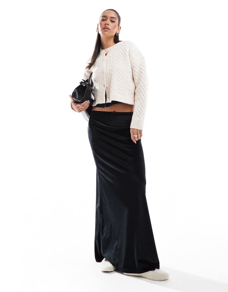 Miss Selfridge - Maxi-Schlupfrock aus Samt in Schwarz von Miss Selfridge