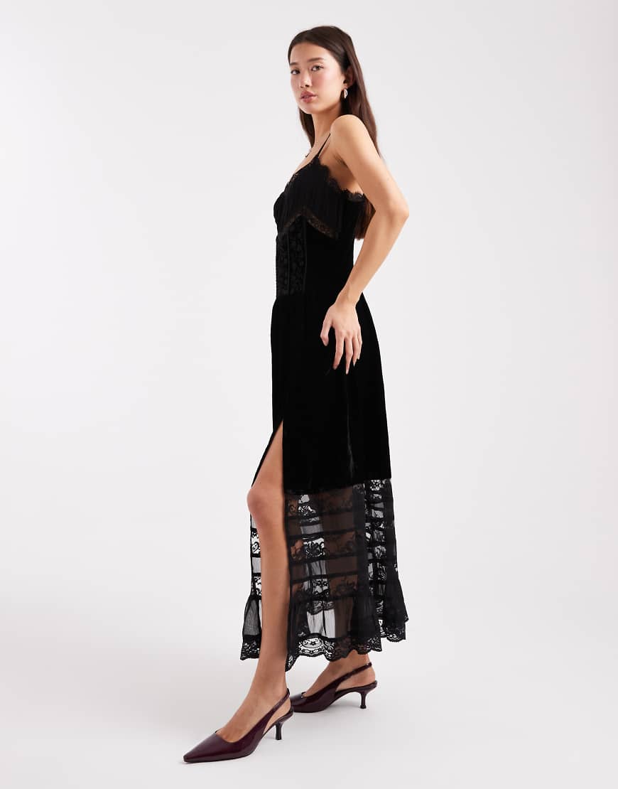 Miss Selfridge - Maxi-Trägerkleid aus Samt und Spitze in Schwarz von Miss Selfridge