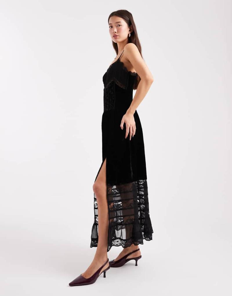 Miss Selfridge - Maxi-Trägerkleid aus Samt und Spitze in Schwarz von Miss Selfridge