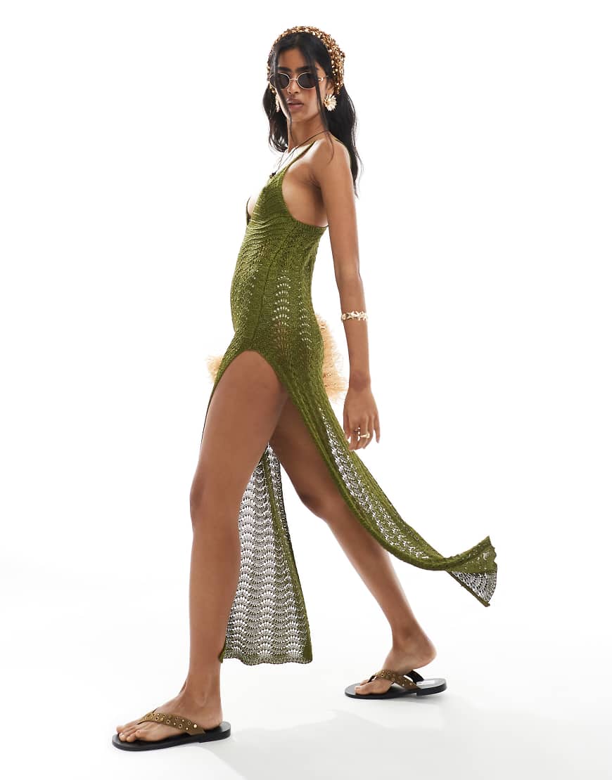Miss Selfridge - Maxikleid aus Häkelstrick in dunklem Olivgrün mit tiefem V-Ausschnitt von Miss Selfridge