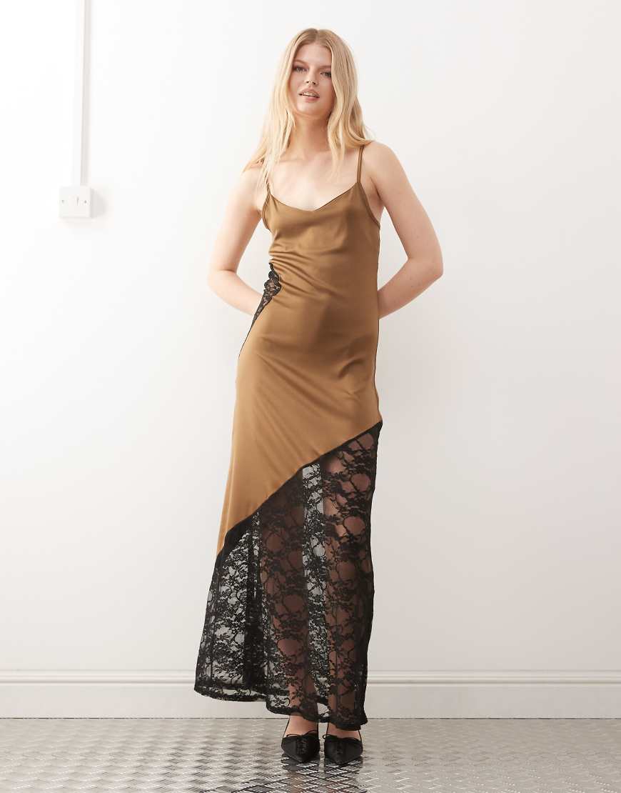 Miss Selfridge - Maxikleid aus Satin mit Spitze-Brown von Miss Selfridge