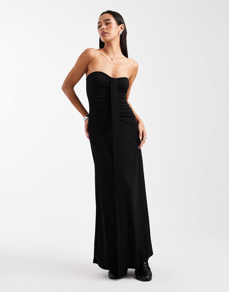 Miss Selfridge - Maxikleid in Schwarz mit geraffter Vorderseite Miss Selfridge - Maxikleid in Schwarz mit geraffter Vorderseite von Miss Selfridge