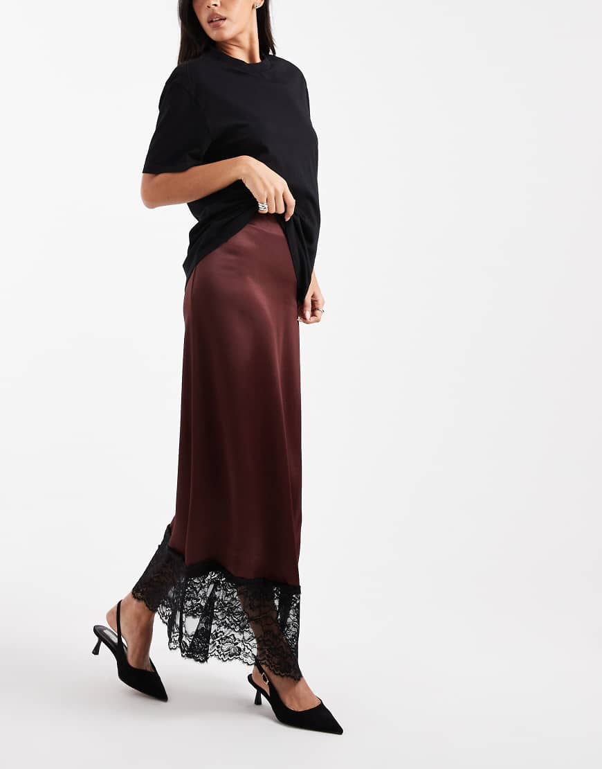 Miss Selfridge - Maxirock aus Satin und Spitze in Schokobraun mit Schrägschnitt-Brown von Miss Selfridge