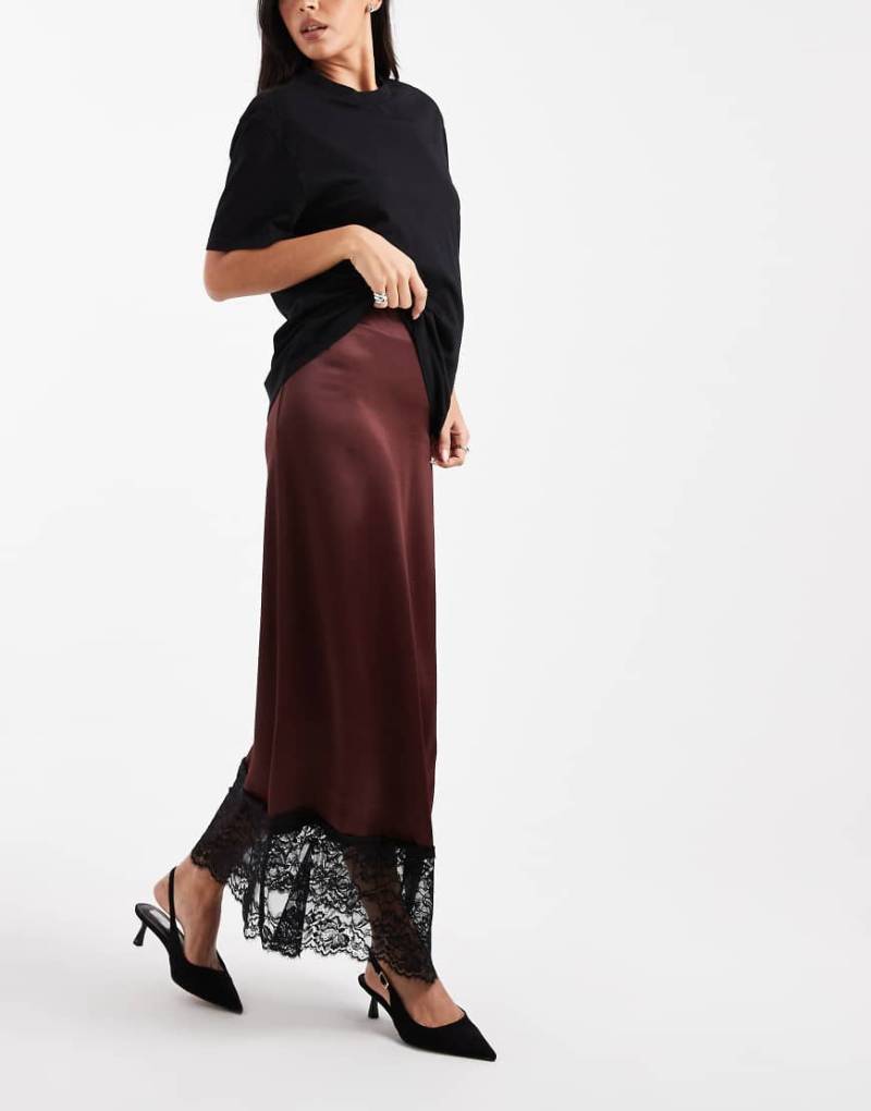 Miss Selfridge - Maxirock aus Satin und Spitze in Schokobraun mit Schrägschnitt-Brown Miss Selfridge - Maxirock aus Satin und Spitze in Schokobraun mit Schrägschnitt-Brown von Miss Selfridge
