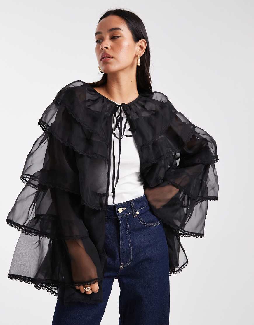 Miss Selfridge - Mehrlagiges Cape aus Chiffon in Schwarz von Miss Selfridge