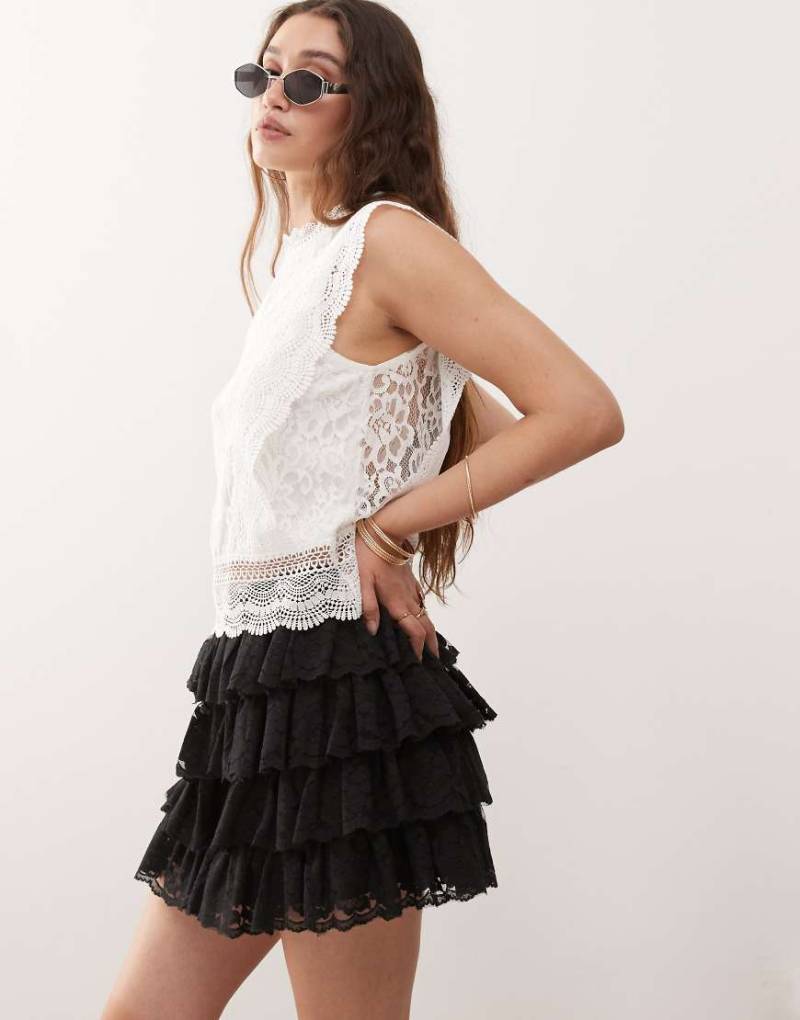 Miss Selfridge - Micro-Minirock in Schwarz aus Spitze-Bunt von Miss Selfridge