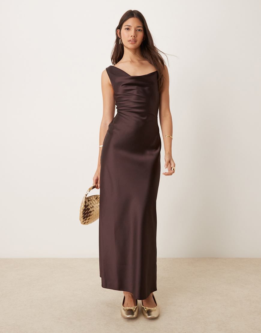 Miss Selfridge - Midi-Trägerkleid aus Satin mit Wasserfallausschnitt-Braun von Miss Selfridge