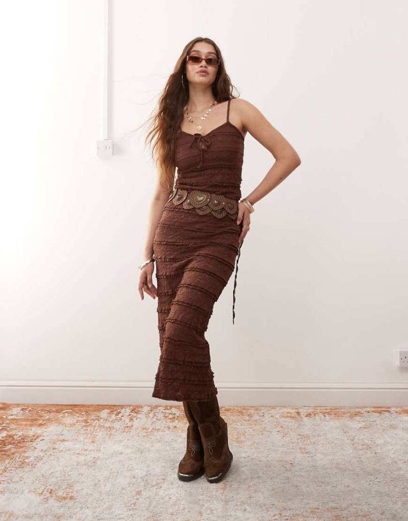 Miss Selfridge - Midikleid in Schokobraun mit Spitze und Rüschen von Miss Selfridge