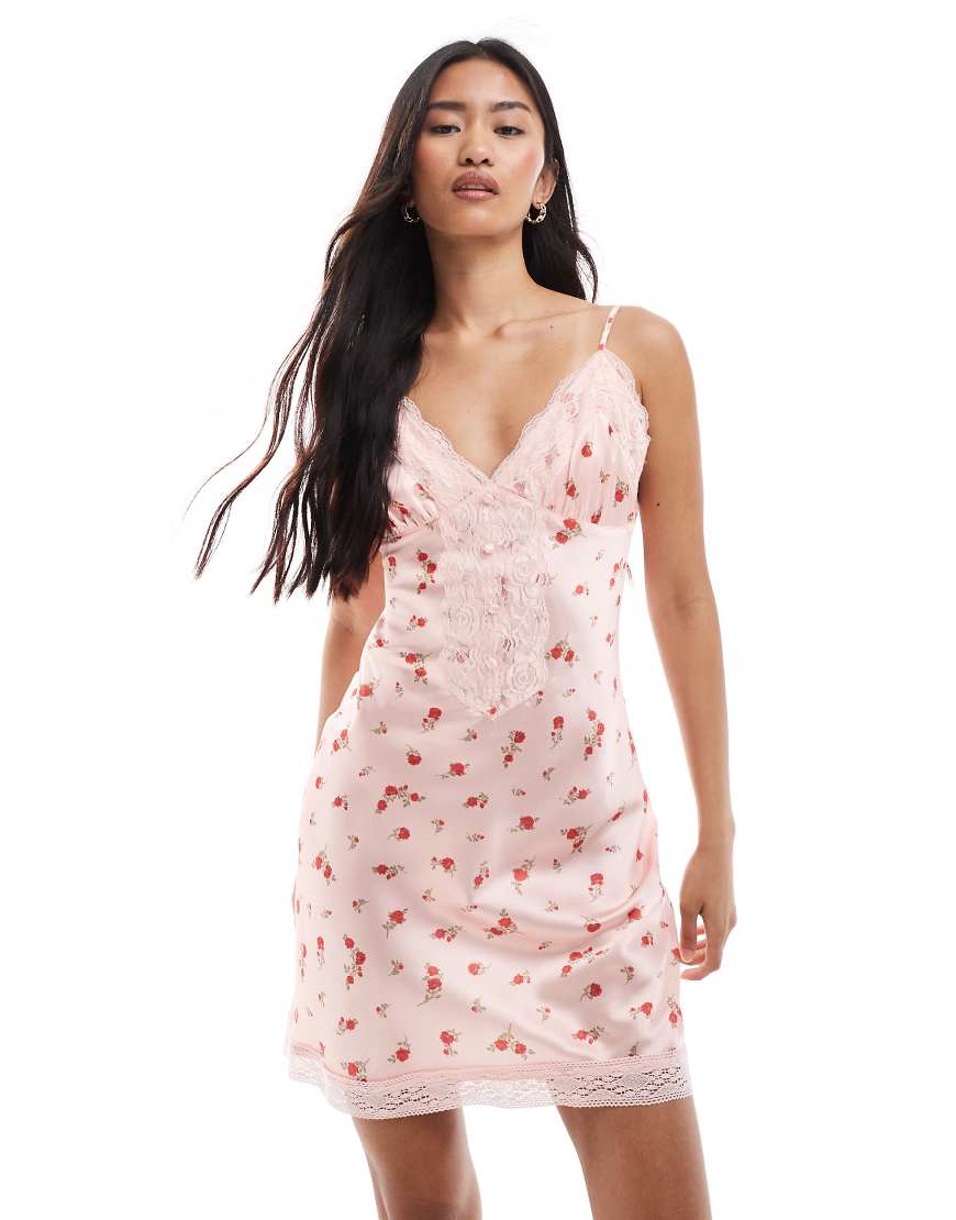 Miss Selfridge - Mini-Trägerkleid aus Satin mit Blumenmuster-Rosa von Miss Selfridge