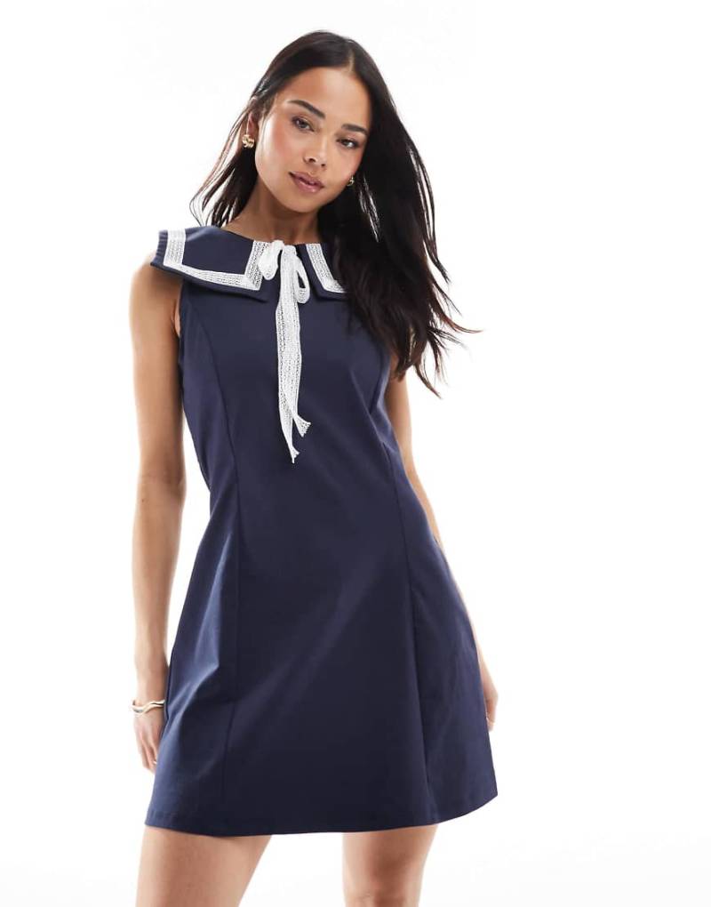 Miss Selfridge - Minikleid aus Bengaline in Marineblau mit Matrosen-Design und eckigem Kragen-Schwarz von Miss Selfridge