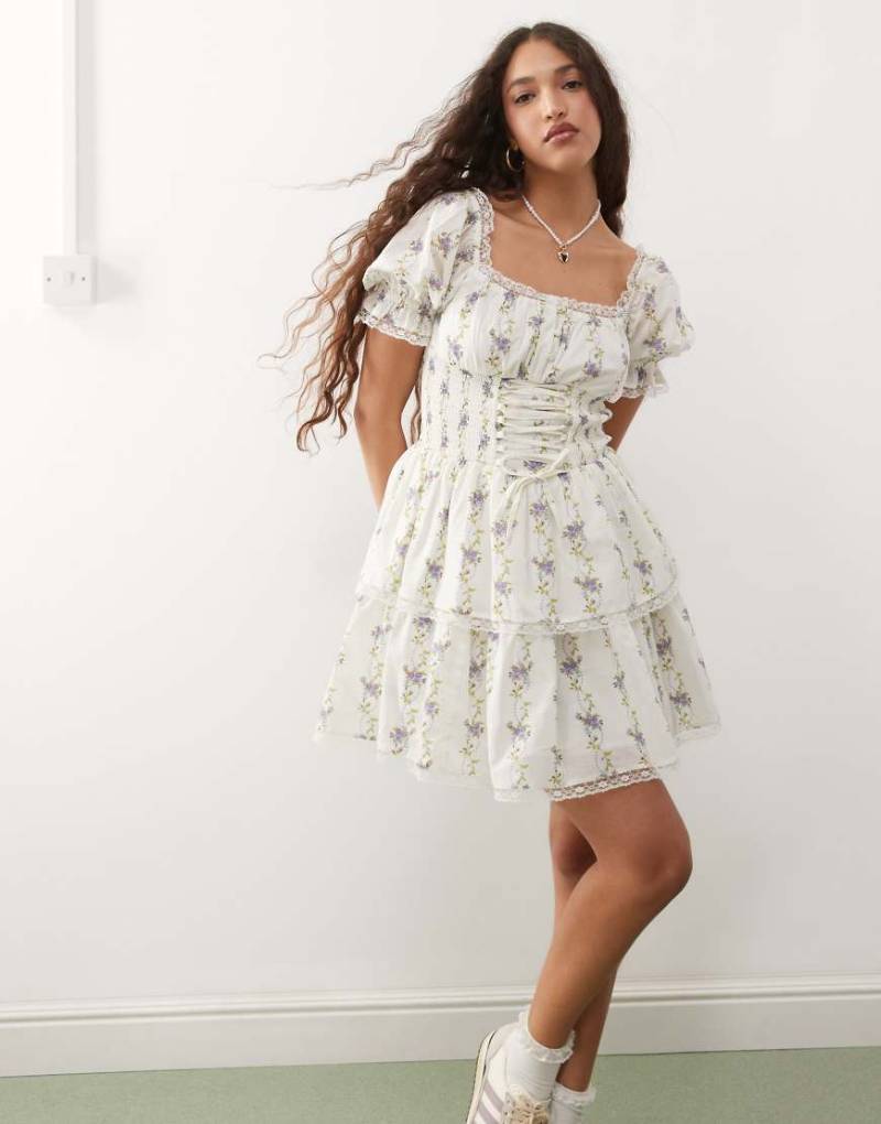 Miss Selfridge - Minikleid in Blau mit Korsett-Oberteil und Blumenprint-Bunt von Miss Selfridge