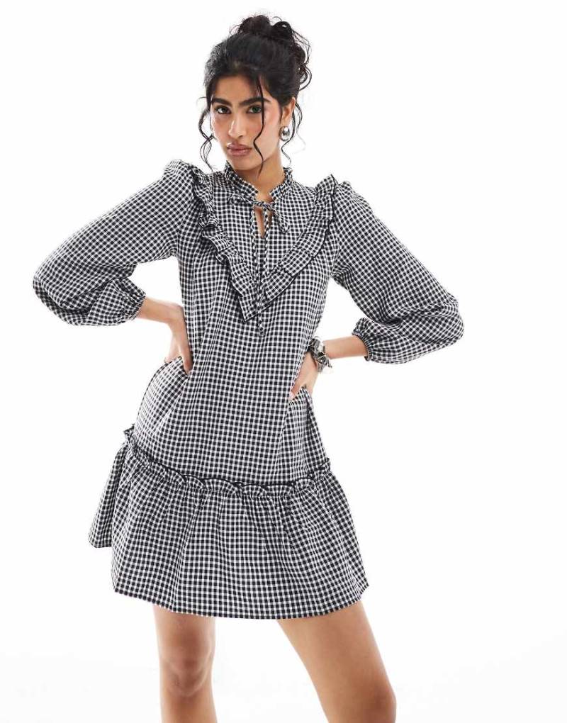 Miss Selfridge - Minikleid mit gerüschter Vorderseite und Vichy-Karo-Bunt von Miss Selfridge