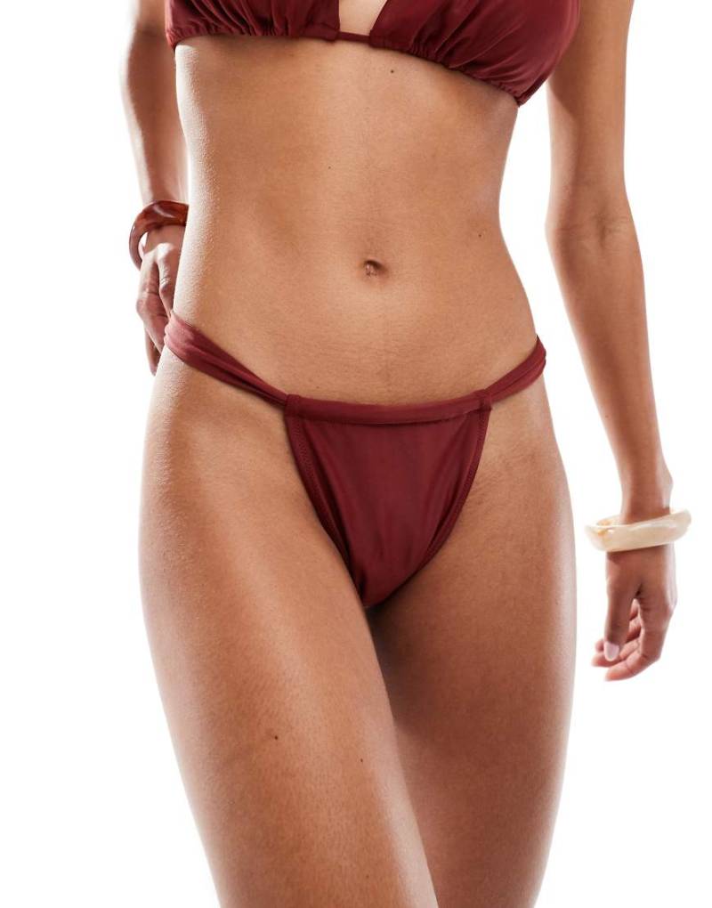 Miss Selfridge - Mix and Match - Bikinihose in Burgunderrot mit hohem Beinausschnitt von Miss Selfridge