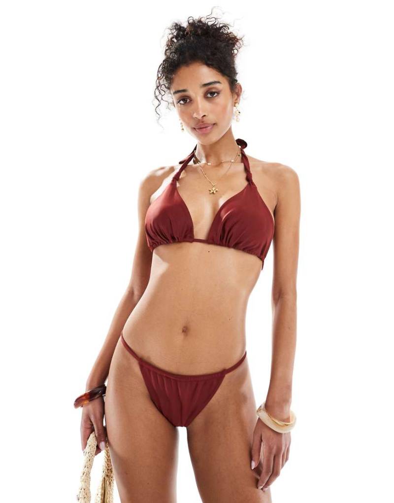 Miss Selfridge - Mix and Match - Bikinihose in Burgunderrot mit schmalen Riemchen an der Seite von Miss Selfridge