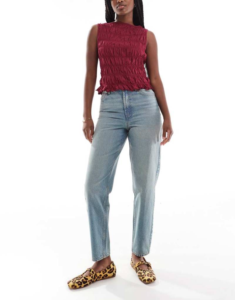Miss Selfridge - Mom-Jeans in Dirty-Waschung mit hohem Bund-Blau von Miss Selfridge