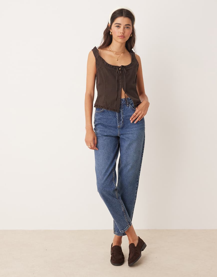 Miss Selfridge - Mom-Jeans in blauer Waschung von Miss Selfridge