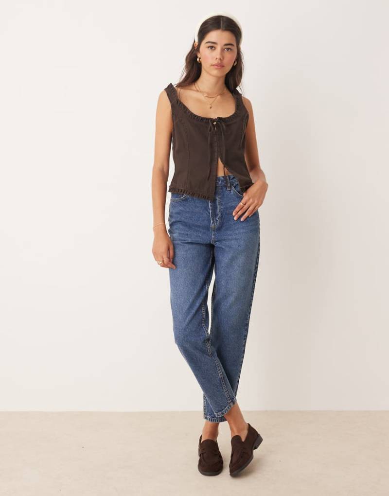 Miss Selfridge - Mom-Jeans in blauer Waschung Miss Selfridge - Mom-Jeans in blauer Waschung von Miss Selfridge