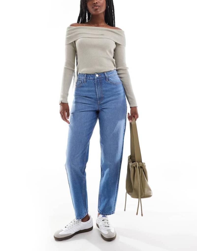 Miss Selfridge - Mom-Jeans in mittelblauer Waschung mit hohem Bund von Miss Selfridge