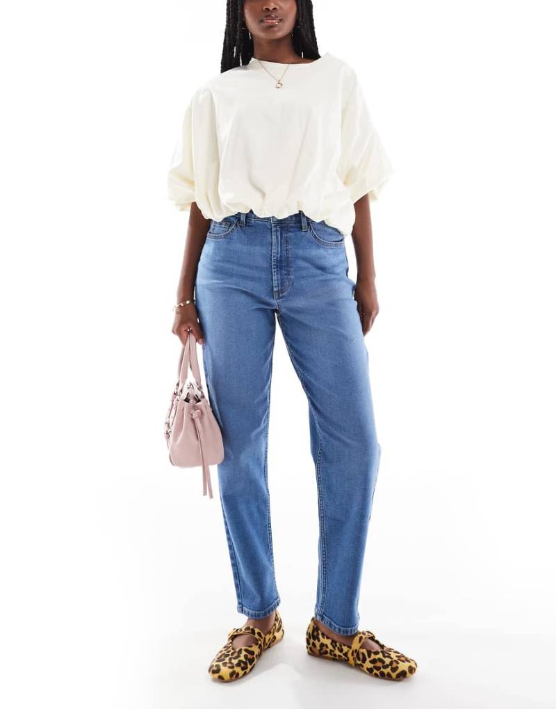 Miss Selfridge - Mom-Jeans in mittelblauer Waschung von Miss Selfridge