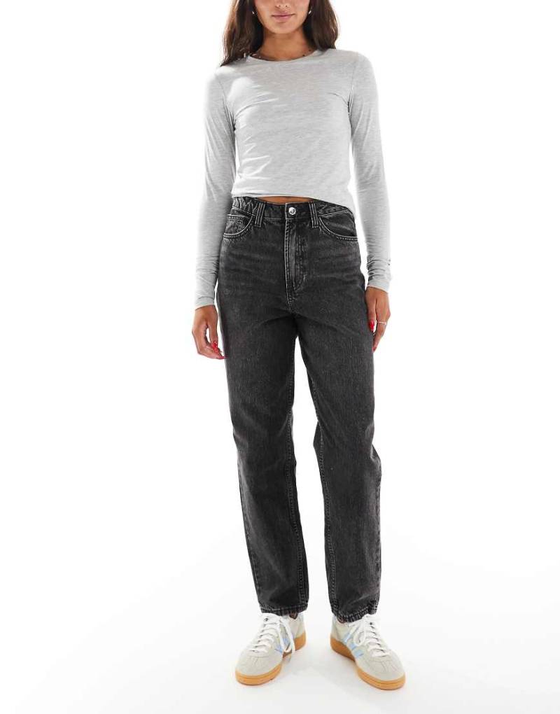 Miss Selfridge - Mom-Jeans in schwarzer Waschung mit hohem Bund von Miss Selfridge
