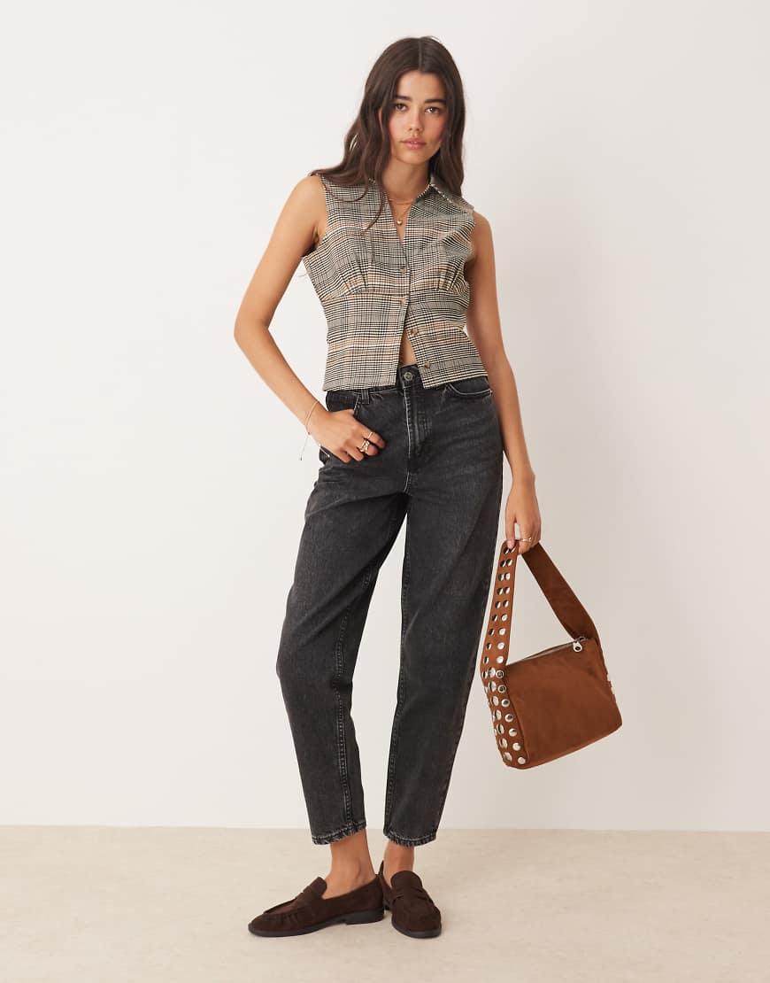 Miss Selfridge - Mom-Jeans in schwarzer Waschung von Miss Selfridge