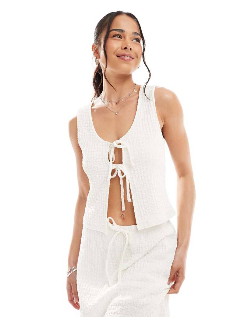 Miss Selfridge - Oberteil aus strukturiertem Jersey in Natur mit gebundener Vorderseite-Neutral von Miss Selfridge