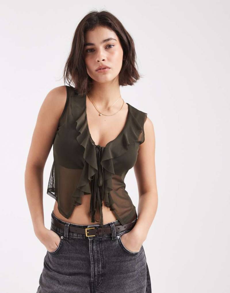 Miss Selfridge - Oberteil in Grün mit Rüschendetail von Miss Selfridge