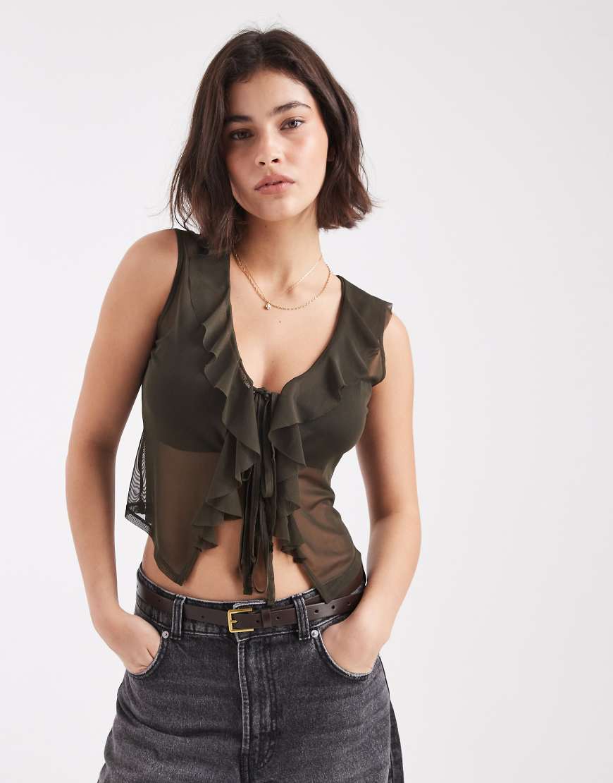 Miss Selfridge - Oberteil in Grün mit Rüschendetail von Miss Selfridge