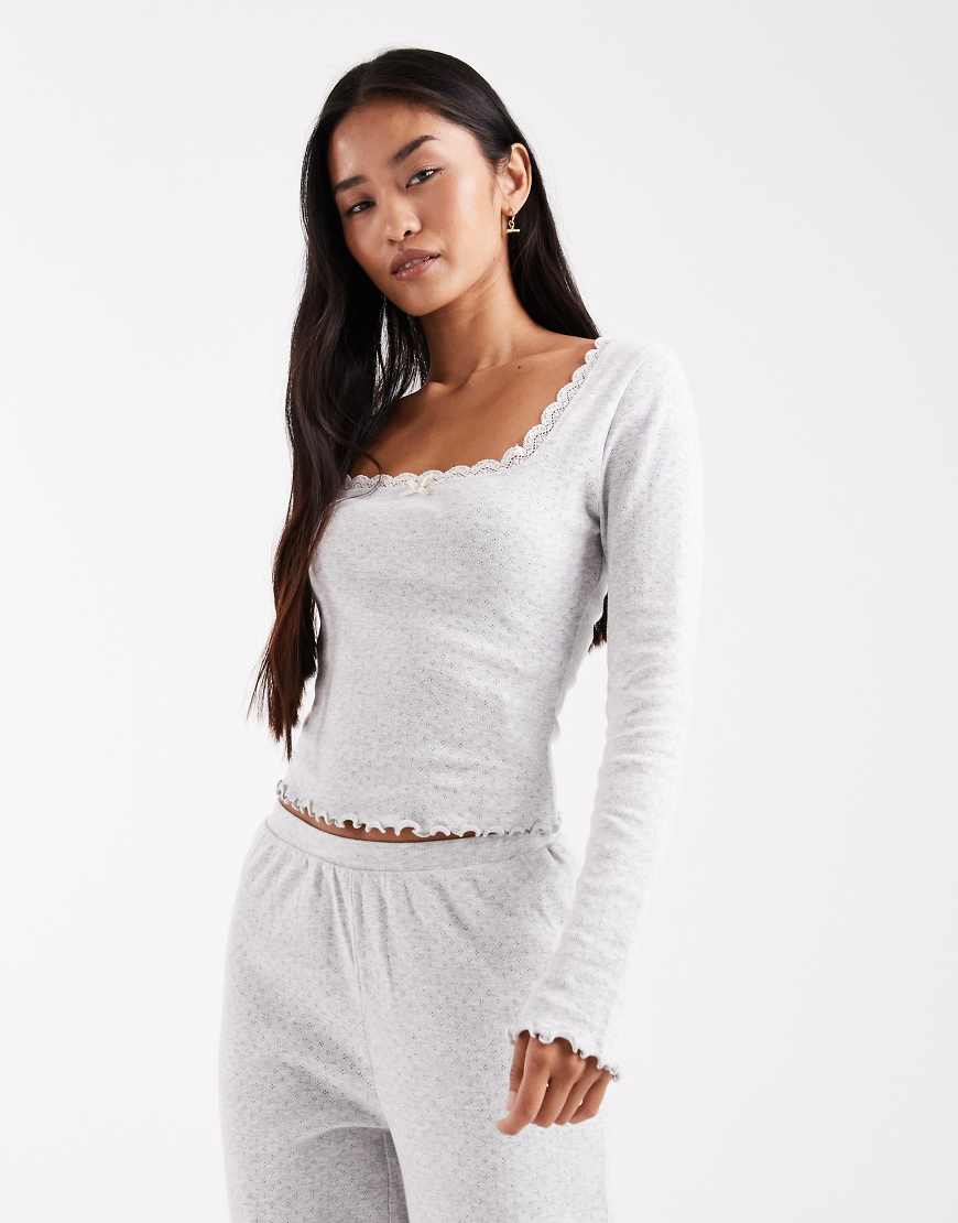 Miss Selfridge - Oberteil in Hellgrau mit Lochmuster eckigem Ausschnitt von Miss Selfridge