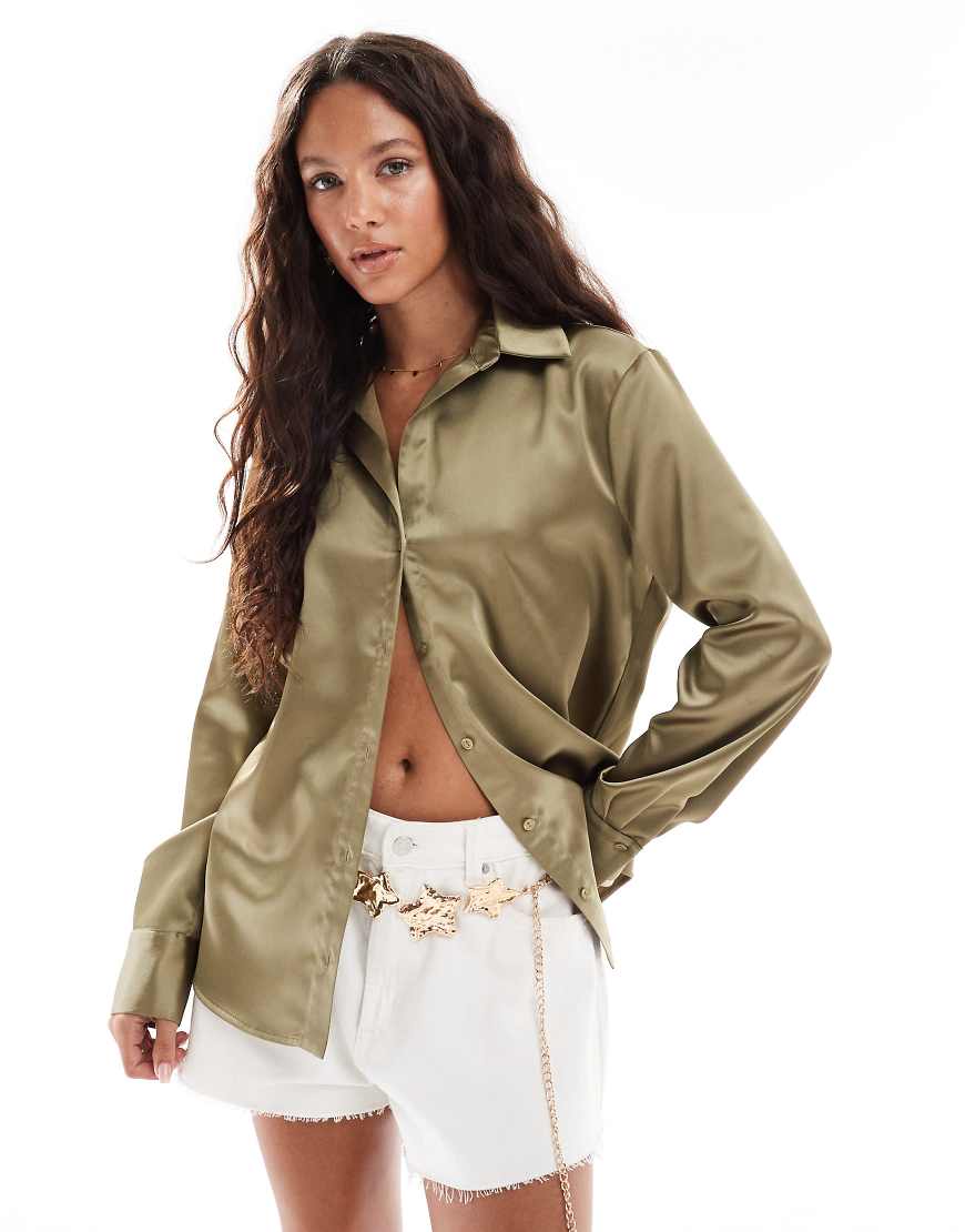 Miss Selfridge - Oversize-Hemdbluse aus Satin in Khaki mit durchgehender Knopfleiste-Grün Miss Selfridge - Oversize-Hemdbluse aus Satin in Khaki mit durchgehender Knopfleiste-Grün von Miss Selfridge